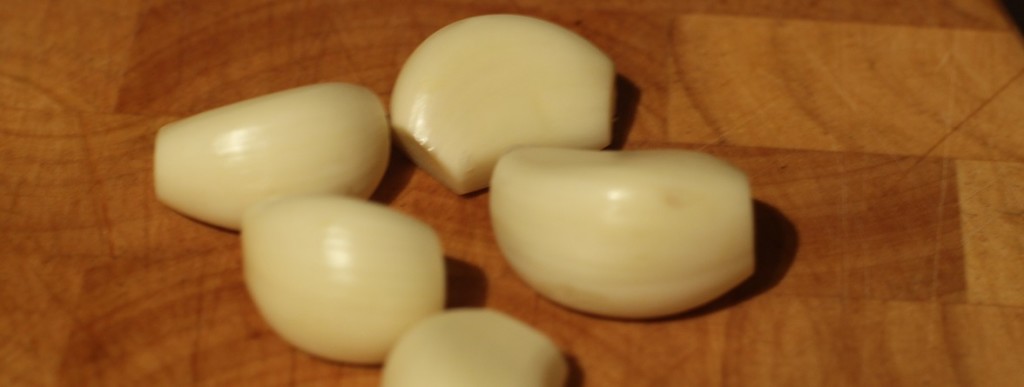 Peeled garlic